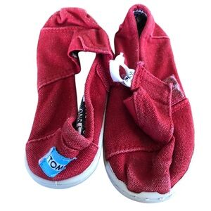 TOMS Size 9 Kids Red Canvas Shoes